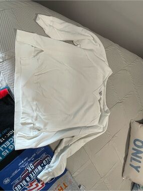 American Eagle Outfitters White Crewneck Sweatshirt